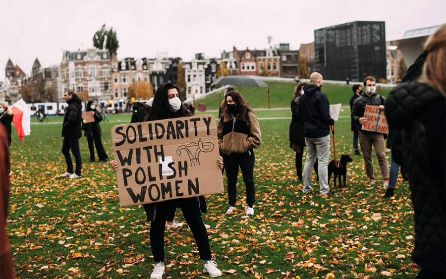 Протесты против запрета на аборты Протесты против абортов в Польше выходят на мировой уровень