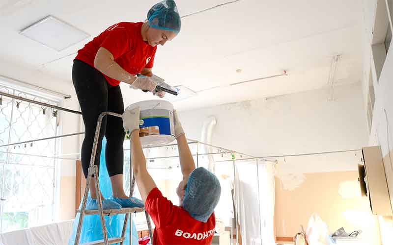 Волонтеры «Трубодетали» помогли отремонтировать поликлинику