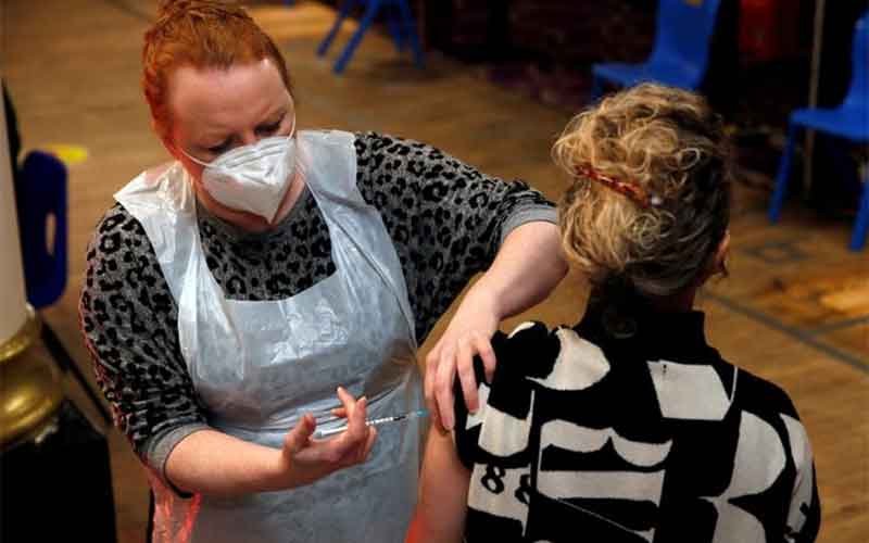 Вакцинация в Великобритании В Великобритании вакцинировано 2 млн человек