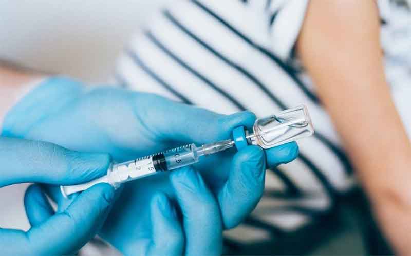 Великобритания испытает вакцину AstraZeneca на детях