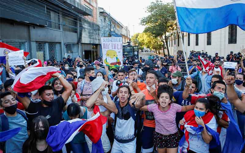 В Парагвае прошли протесты и столкновения с полицией