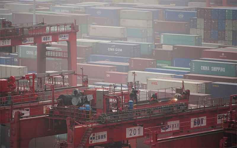 Торговля Китая резко сокращается из-за слабого спроса и внутренних проблем с COVID-19