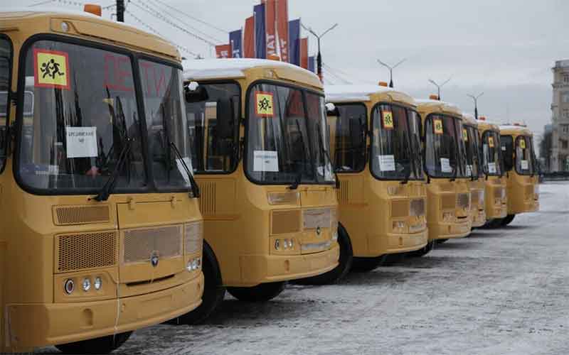В регионы России поступят новые школьные автобусы и машины скорой помощи