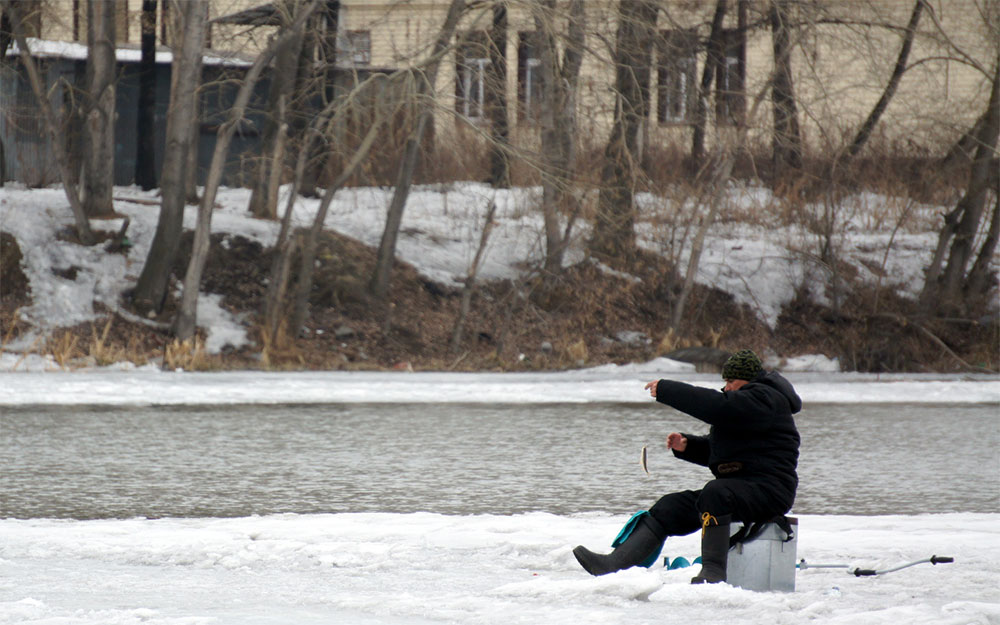 Зимняя рыбалка на реке Миасс