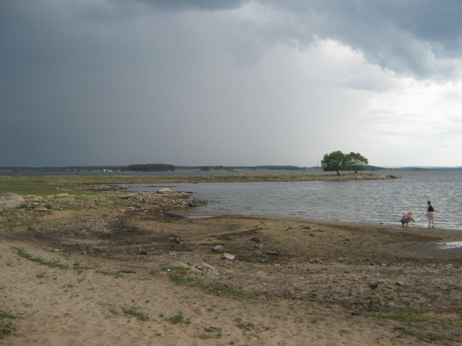 Пляж за Байрамгулова. Вода ушла! (фото Куделенского Олега, Челябинск)