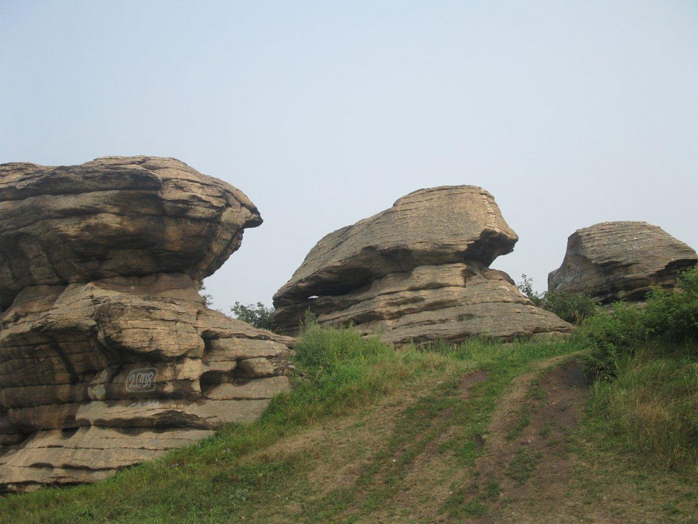 Озеро Большие Аллаки, каменные останцы (фото Алексея из Челябинска)