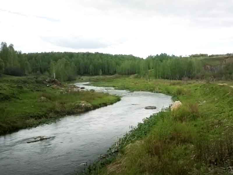Река Синара на Урале летом
