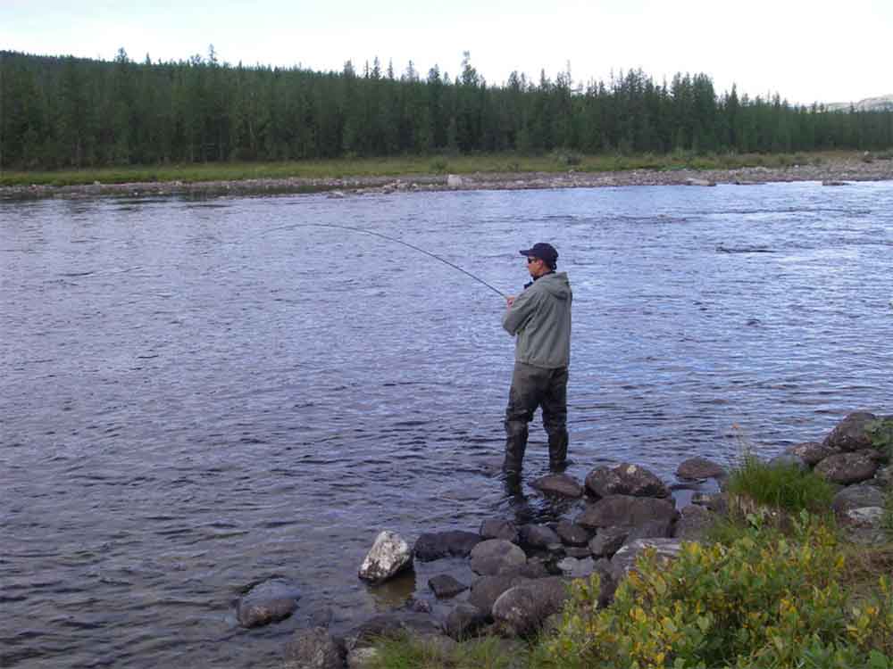 Рыбалка на хариуса на реках Полярного Урала (фото Осанова Михаила, Челябинск)